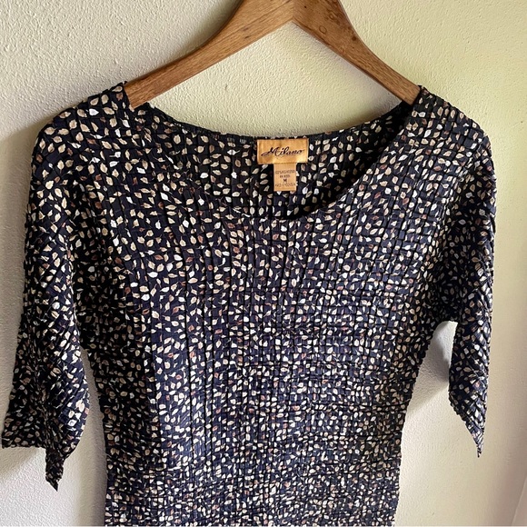 Milano Crinkly Plisse Scoop Neck 3/4 Sleeve Blouse. Black w Autumn Leaves. Med - Picture 4 of 12